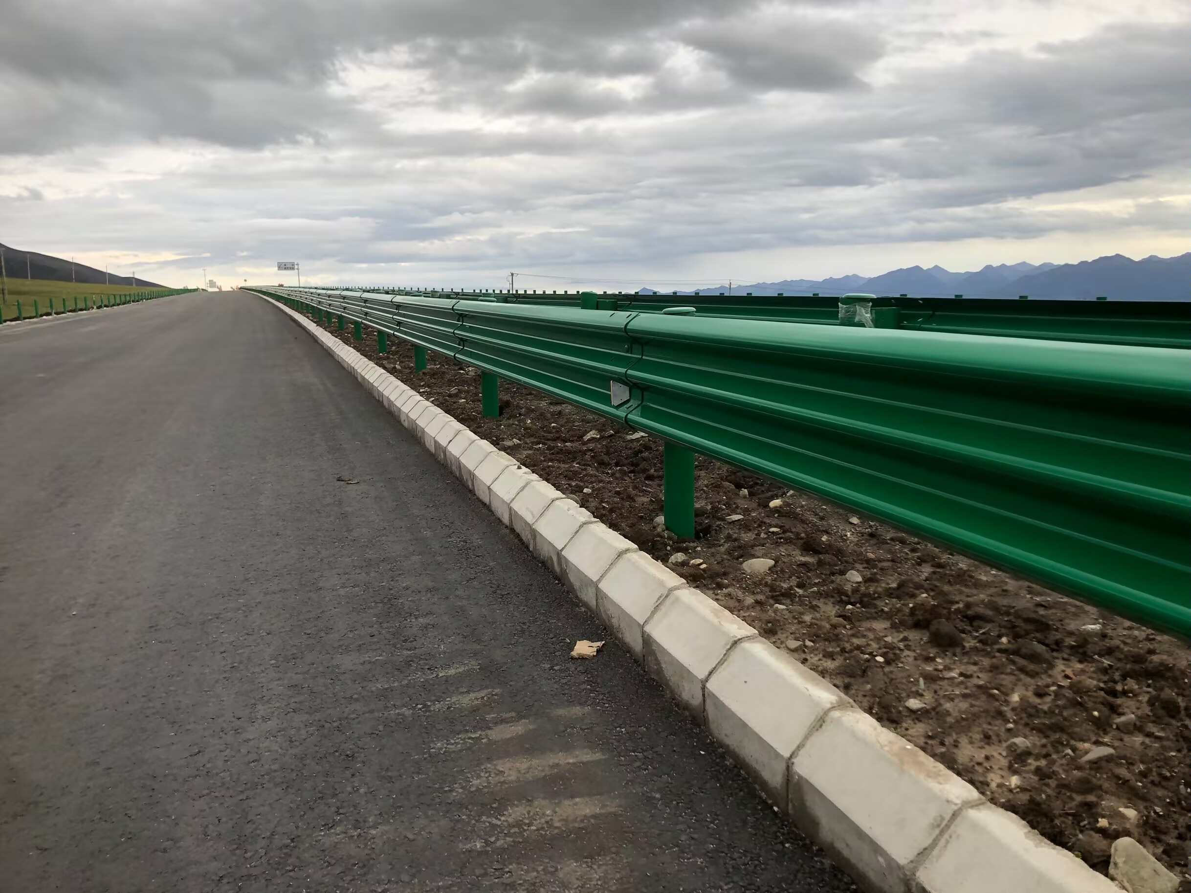梓潼县乡村公路波形护栏热镀锌喷塑波形护栏 - 推荐